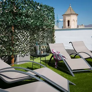 holidays2malaga-suites.1costadelsol.com/