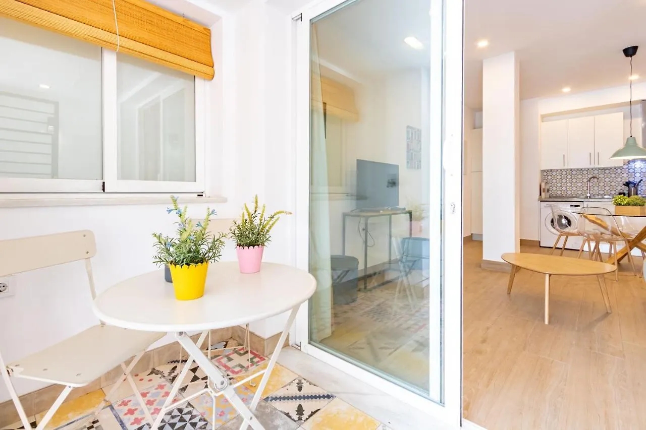 Nine O'Clock Metrosol Apartment Seville