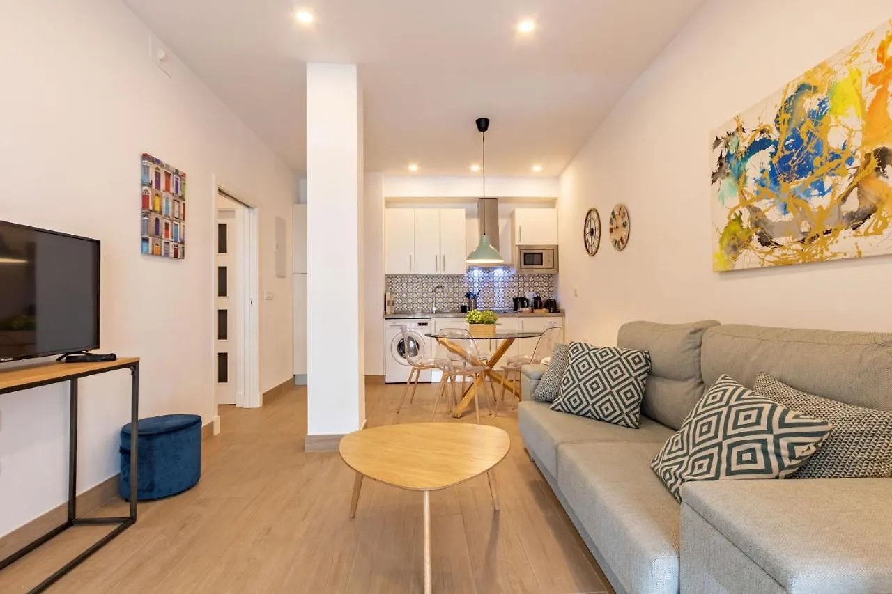 Nine O'Clock Metrosol Apartment Seville