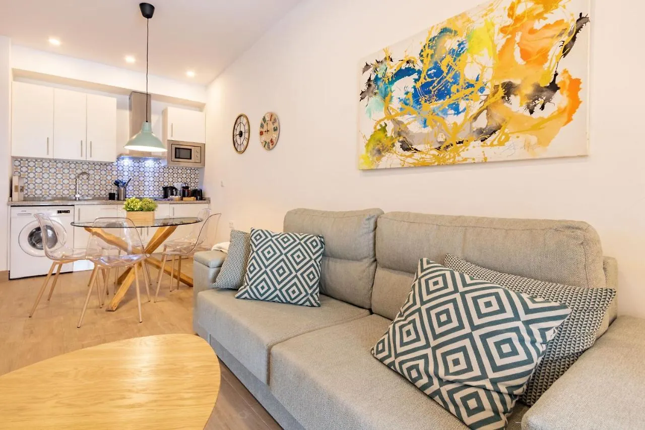 Nine O'Clock Metrosol Apartment Seville