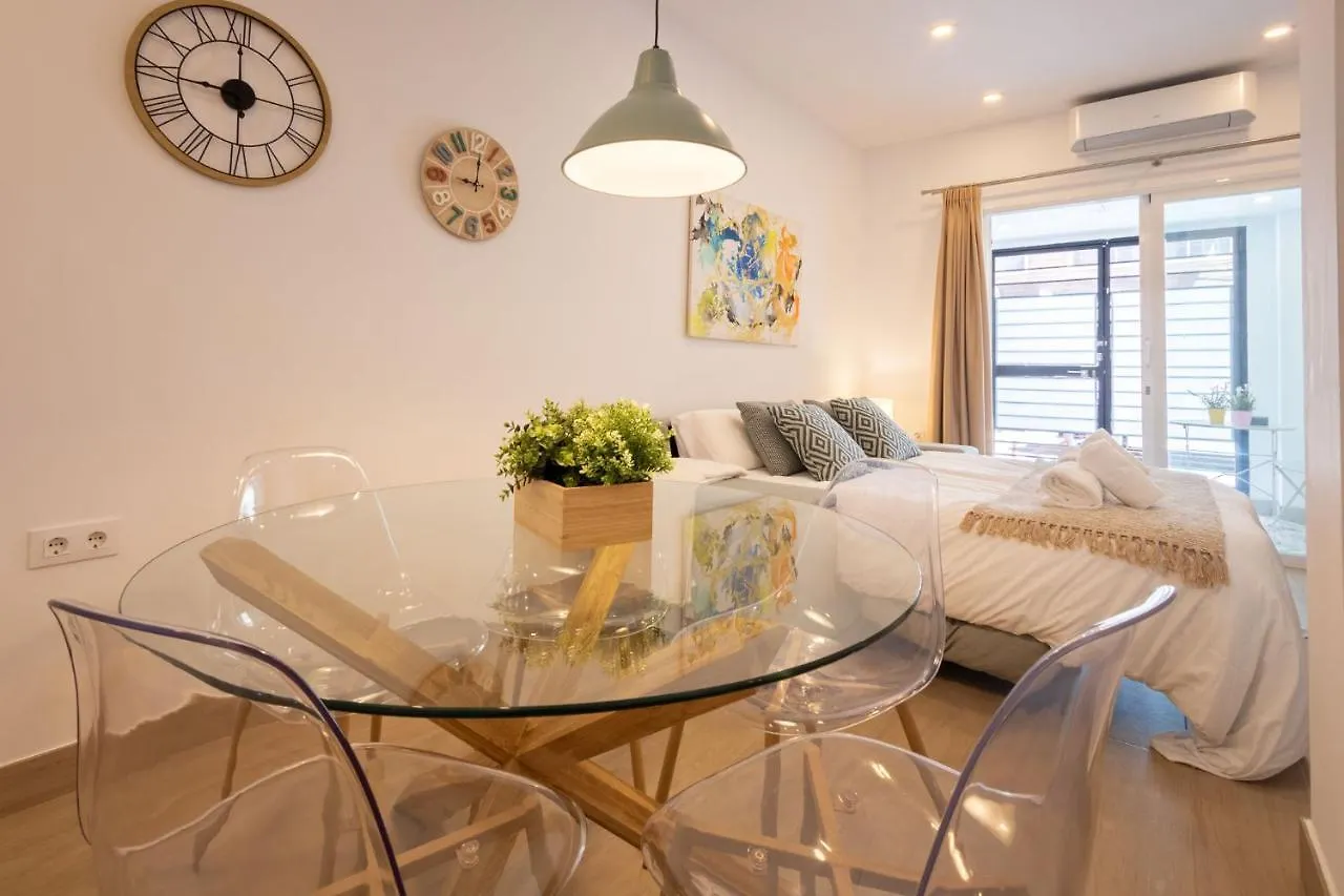 Nine O'Clock Metrosol Apartment Seville Spain