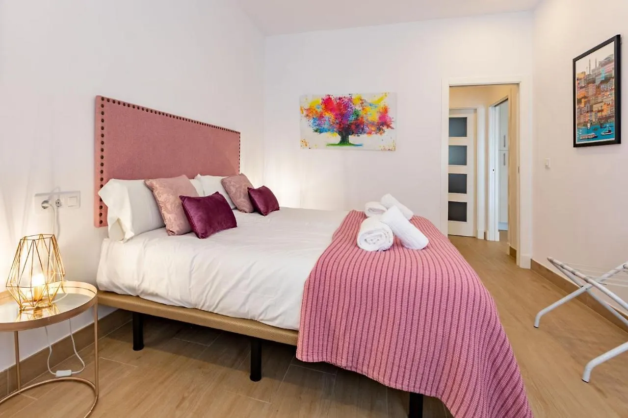 Nine O'Clock Metrosol Apartment Seville