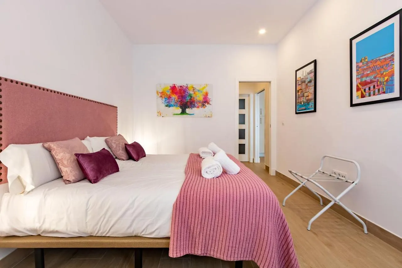 Nine O'Clock Metrosol Apartment Seville