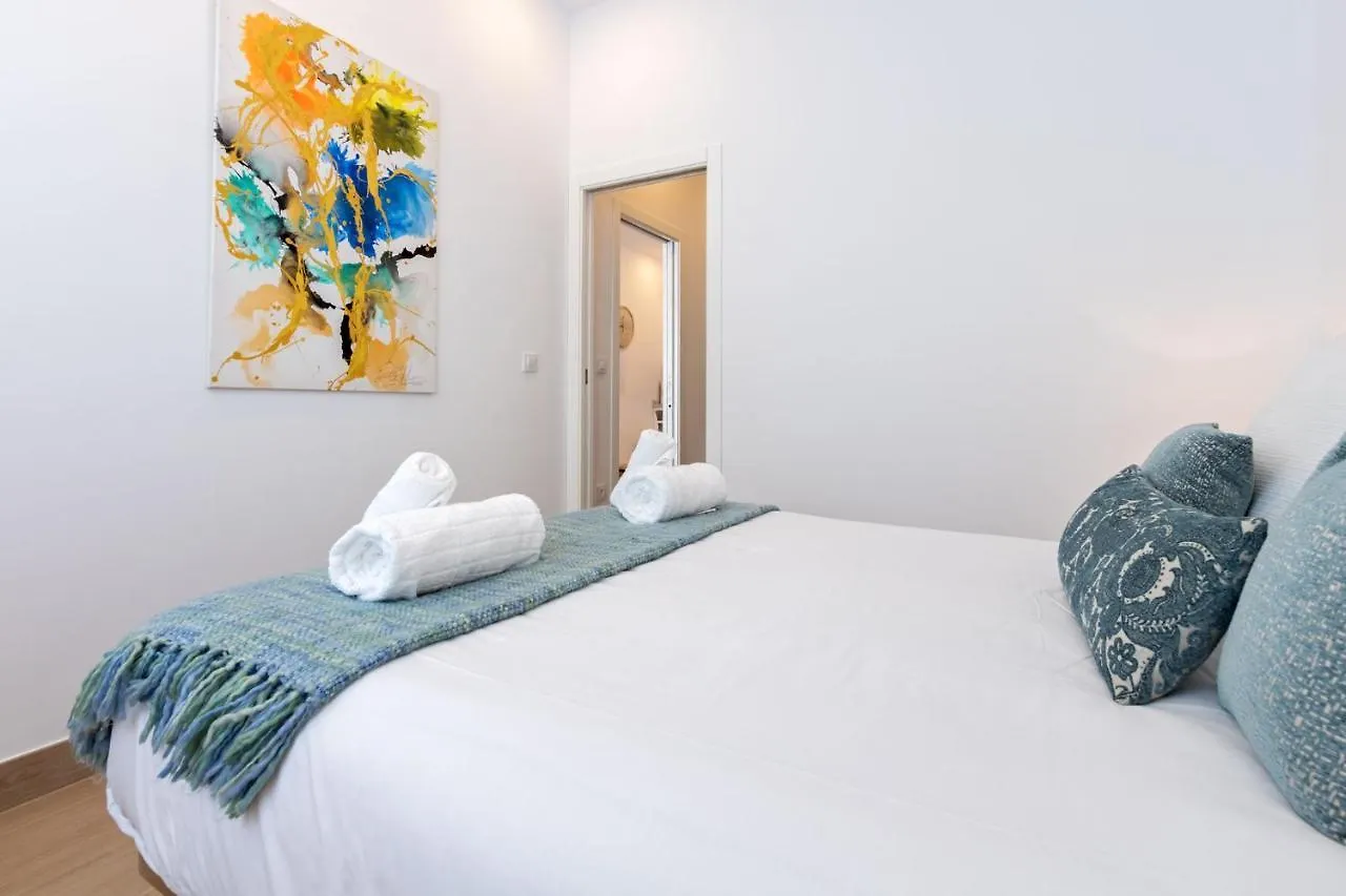 Nine O'Clock Metrosol Apartment Seville