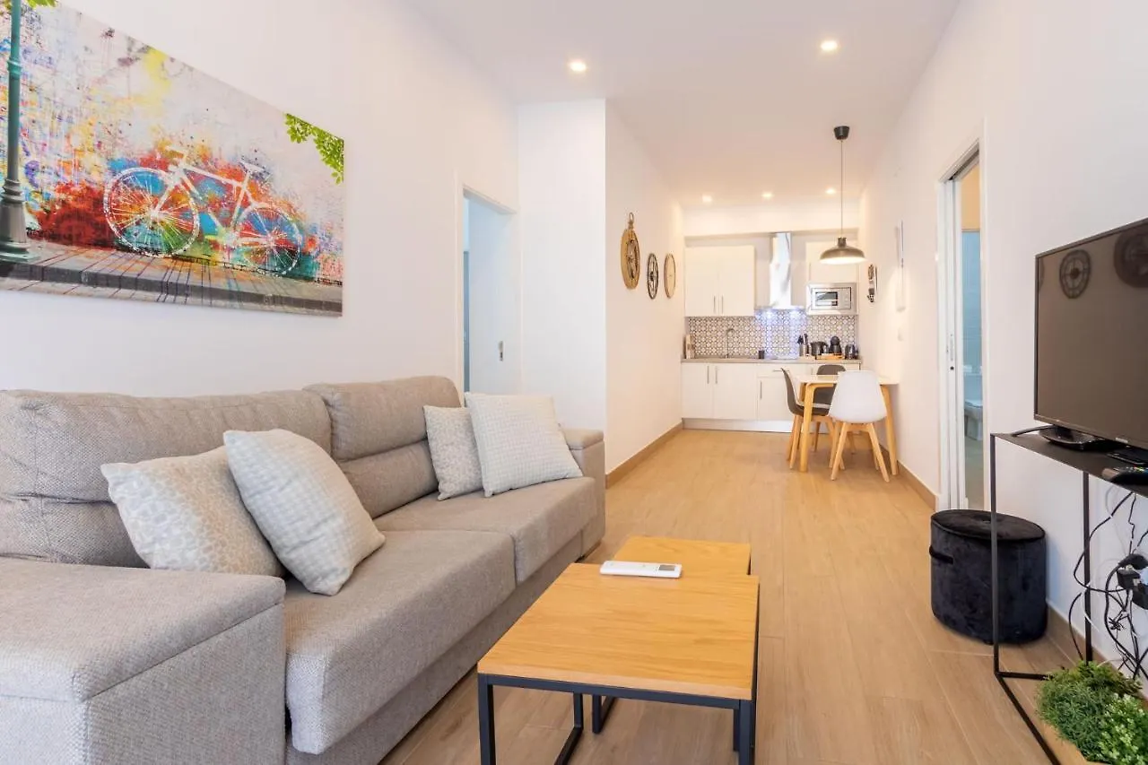 Nine O'Clock Metrosol Apartment Seville