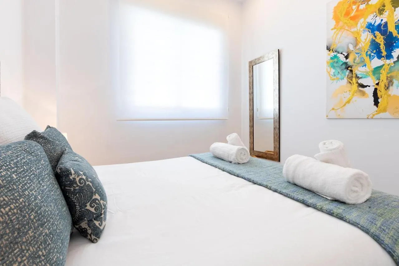 Nine O'Clock Metrosol Apartment Seville