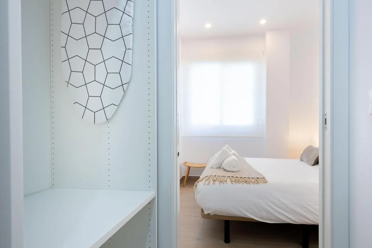 Nine O'Clock Metrosol Apartment Seville