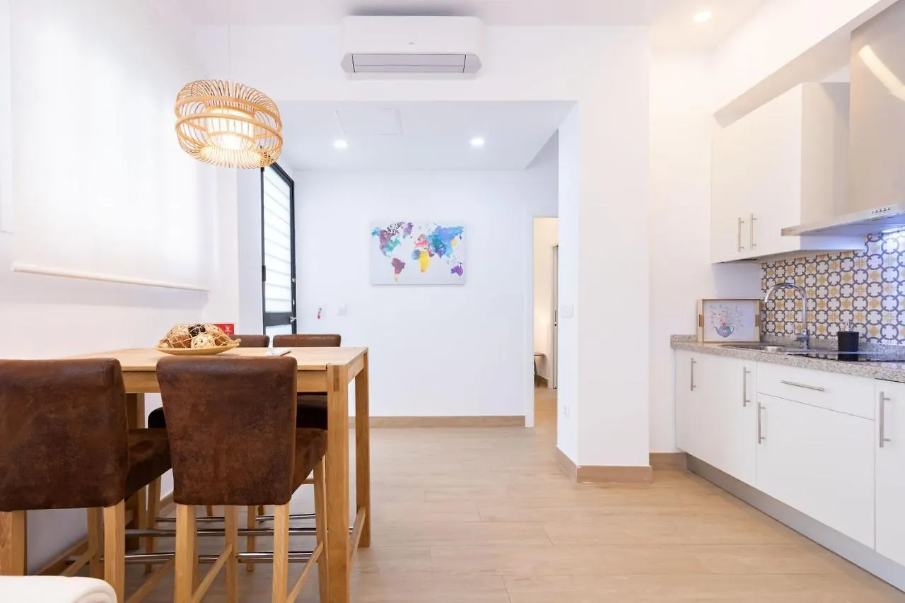 Nine O'Clock Metrosol Apartment Seville