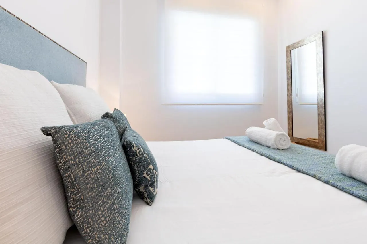 Nine O'Clock Metrosol Apartment Seville