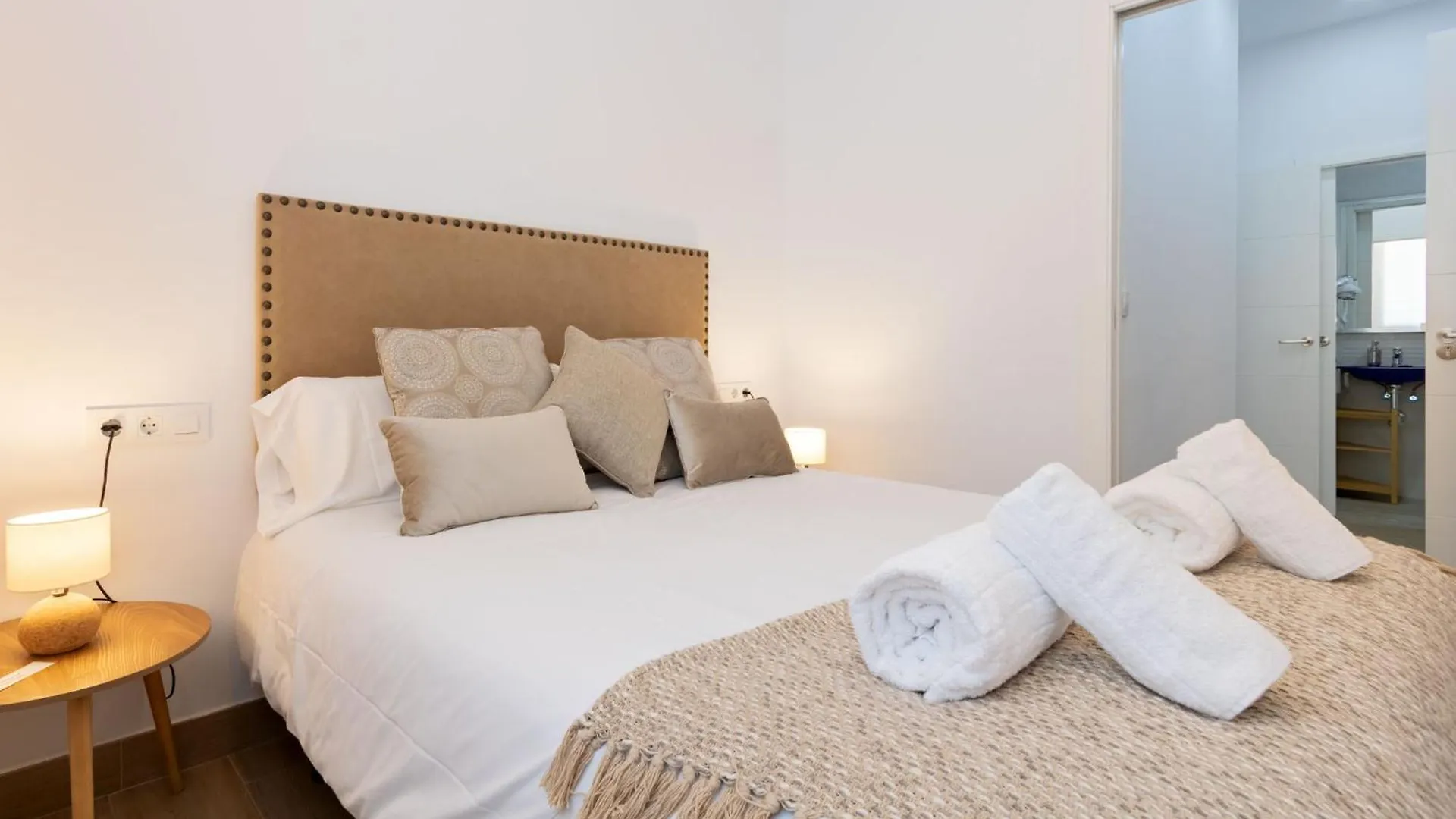 Nine O'Clock Metrosol Apartment Seville