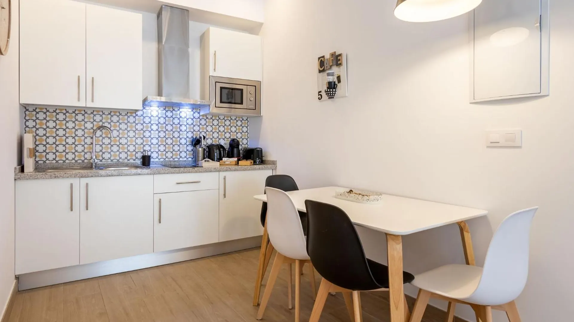 Nine O'Clock Metrosol Apartment Seville