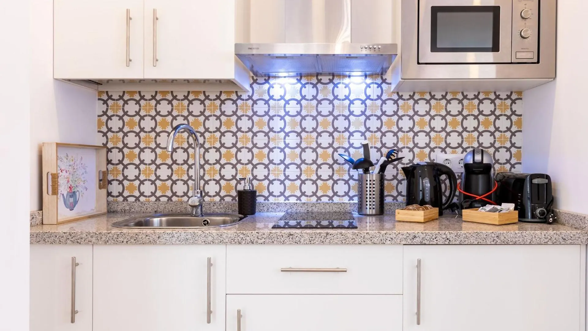 Nine O'Clock Metrosol Apartment Seville Spain